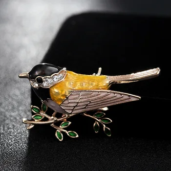 Chegada nova Amarelo Pássaros coloridos broches jóia dos homens punk broche pin Marca de Esmalte Lenço Animal pinos de desenhos animados buquê de broches