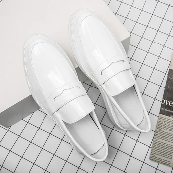 A primavera e o Outono Branco Mocassins e Slip-On Patente de Couro Liso Casuais Sapatos de Sola Grossa Moda Sapatos Mocassim Calçados de Couro